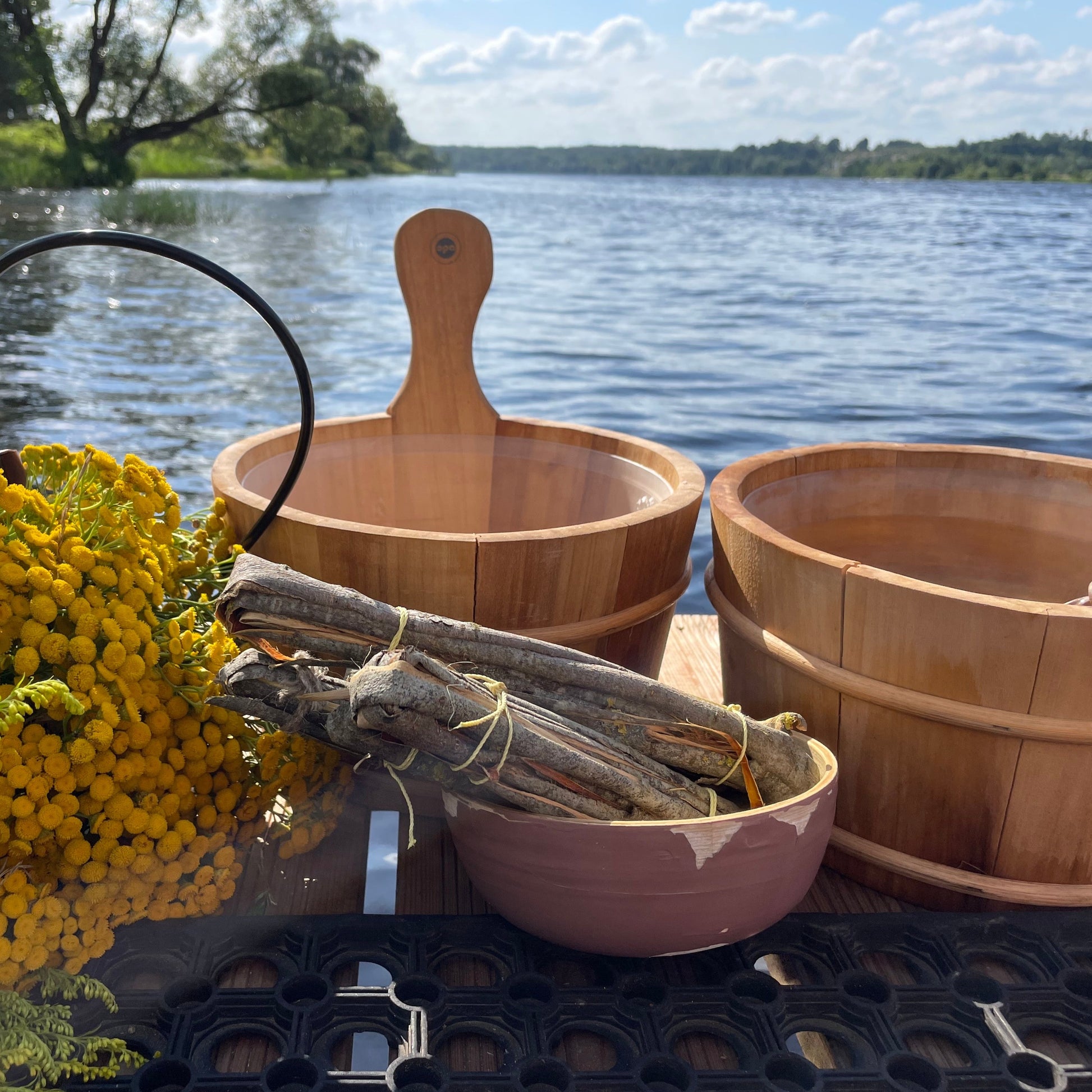 Muciņpirts uz ūdens, piknika vieta, terase uz ūdens, pirts pie Daugavas